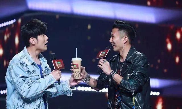 周杰伦喝奶茶 周杰伦喝奶茶