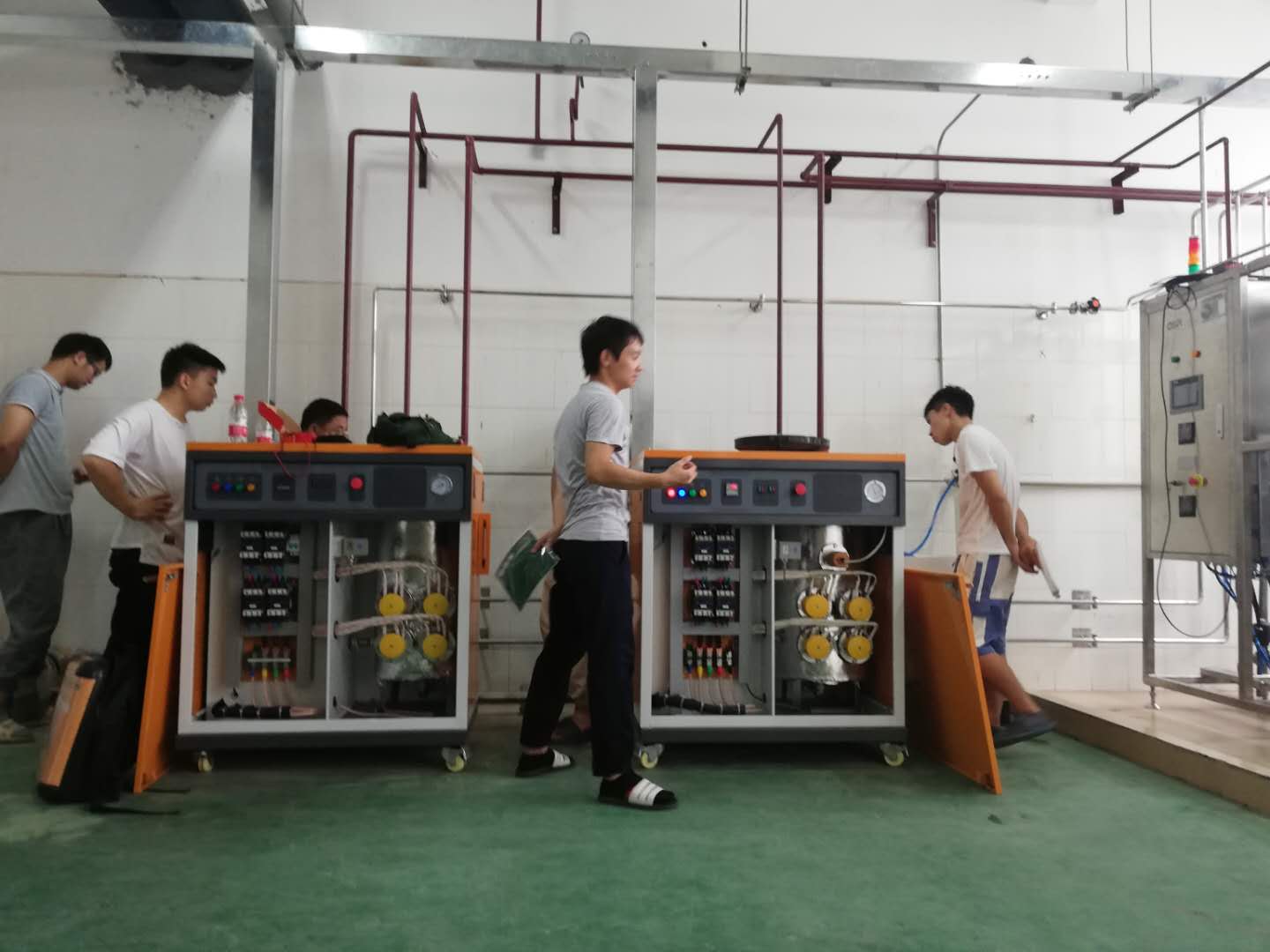 医药制药行业使用黄瓜成视频人APP蒸汽发生器进行纯水处理设备管道消毒