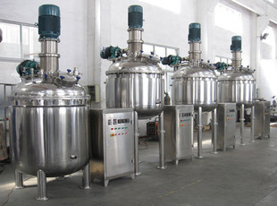 乳化罐内通入蒸汽发生器产生的高温蒸汽进行乳化 乳化罐内通入蒸汽发生器产生的高温蒸汽进行乳化