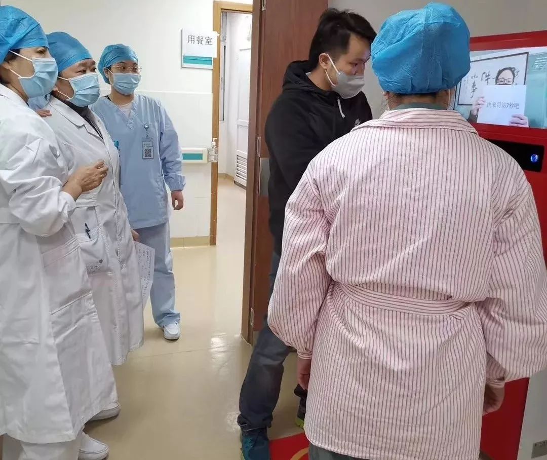 医院场所使用黄瓜成视频人APP智能消毒机用于人体消毒