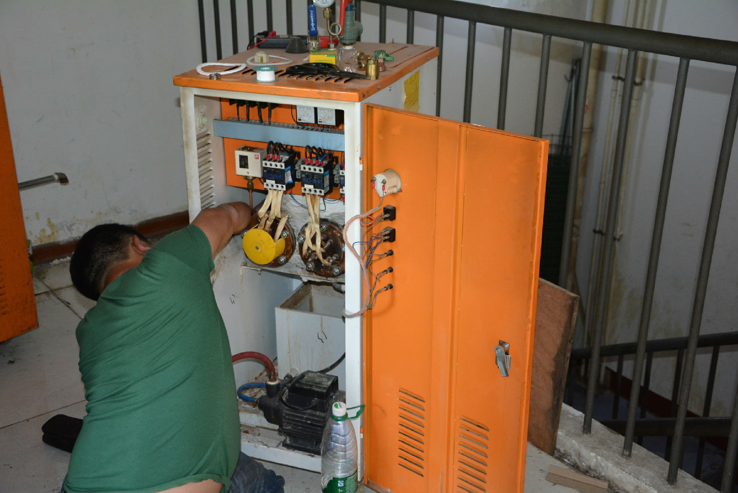 蒸汽洁净无污染，保证石锅鱼的食用安全