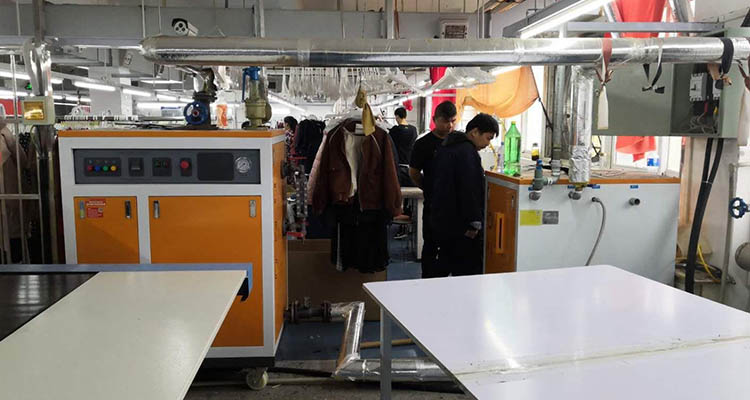 服装厂现代规模生产离不开河南服装整烫蒸汽发生器，效果好效率高