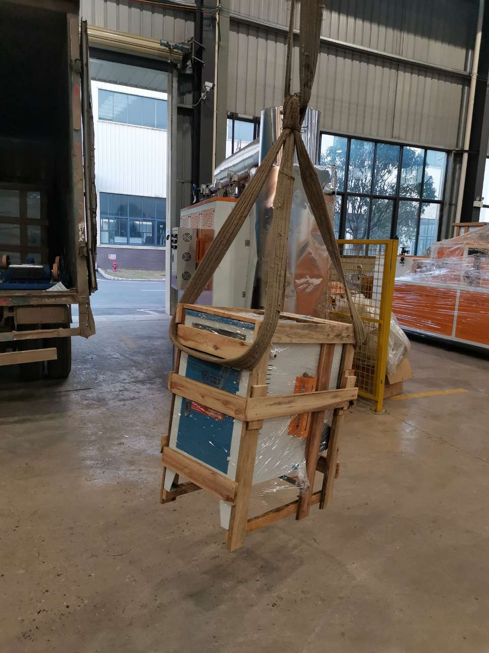 厂区提货小型电加热蒸汽锅炉现场 厂区提货小型电加热蒸汽锅炉现场