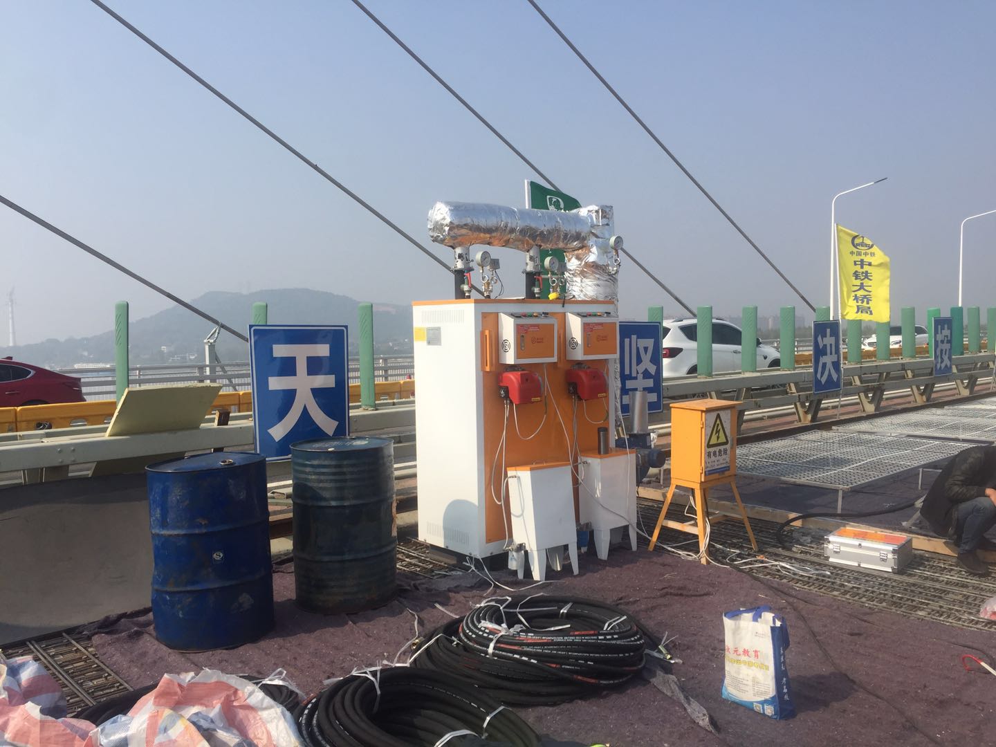 温度决定养护效果好不好，使用湖南路桥养护电蒸汽发生器