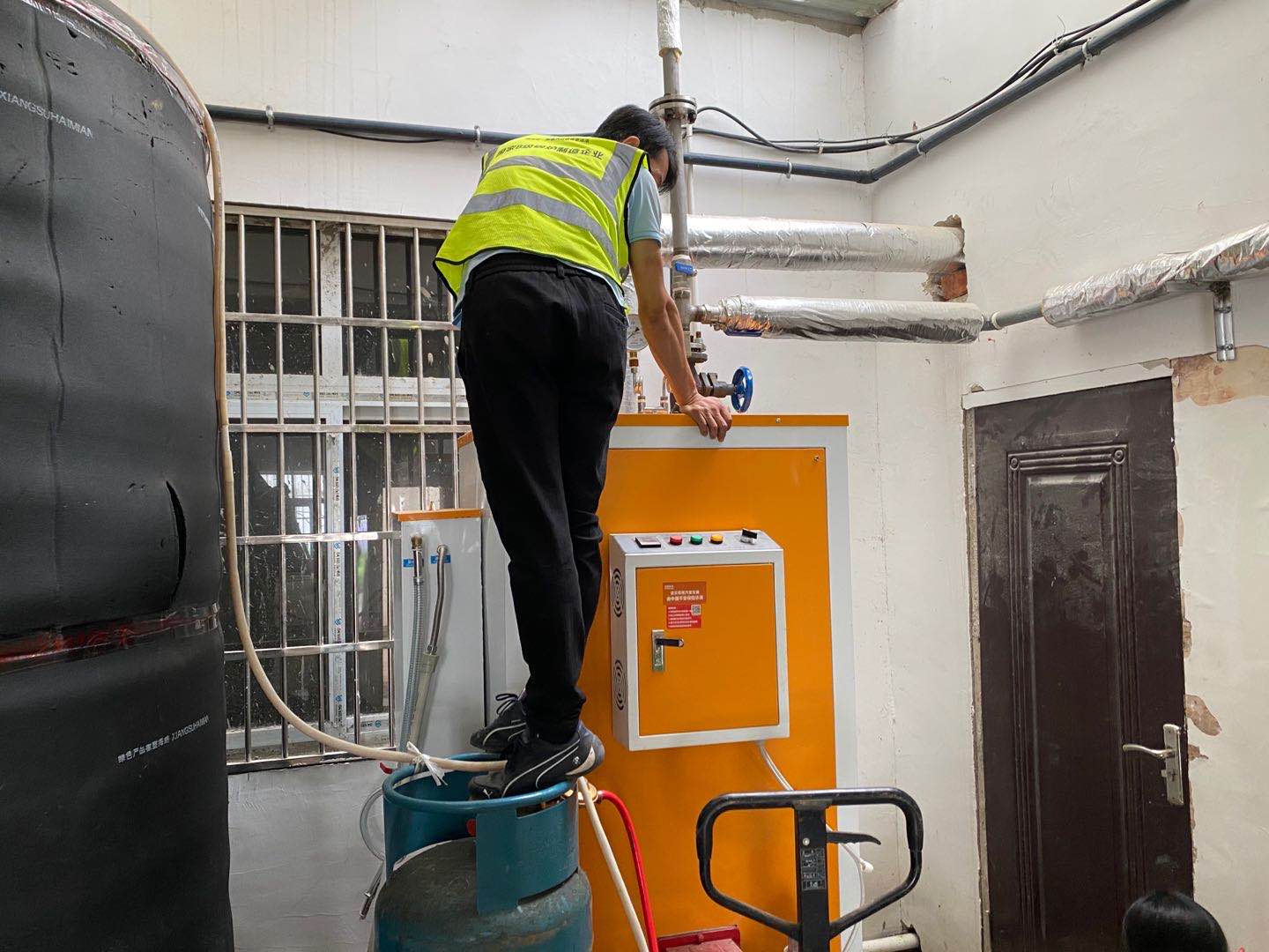 茶叶质量高,采用山西茶叶烘干72kw电热蒸汽发生器高效节能环保 茶叶质量高,采用山西茶叶烘干72kw电热蒸汽发生器高效节能环保