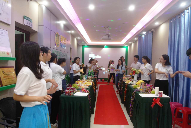 黄瓜成视频人APP员工生日会